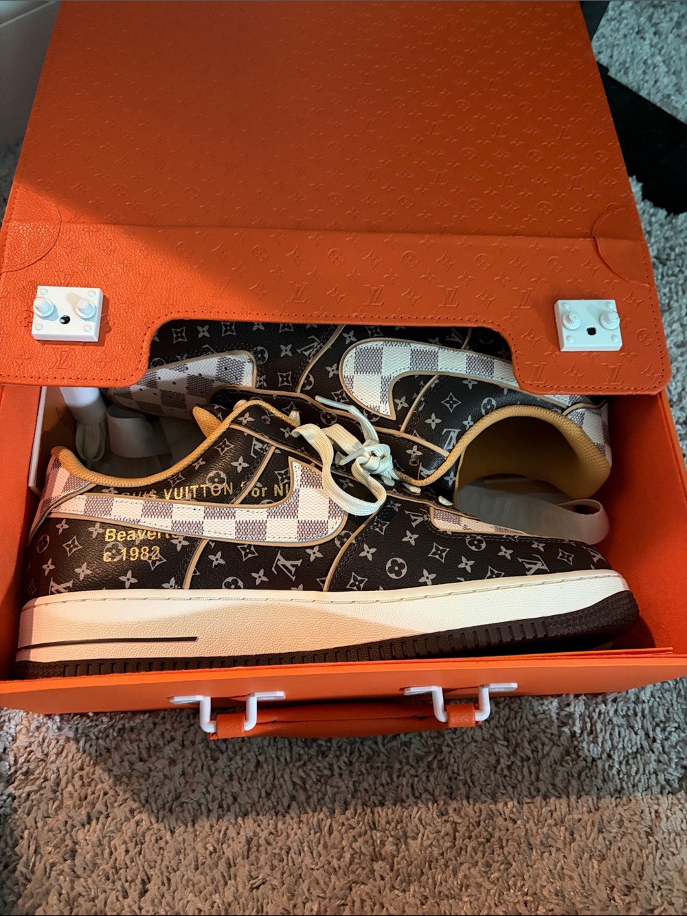 Louis Vuitton Nike Men’s Monogram & Checkerboard Low-Top Sneakers - Picture 10 of 13